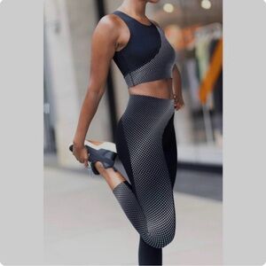 NWT asymmetrical leggings by Spanx - very black / silver - 1X